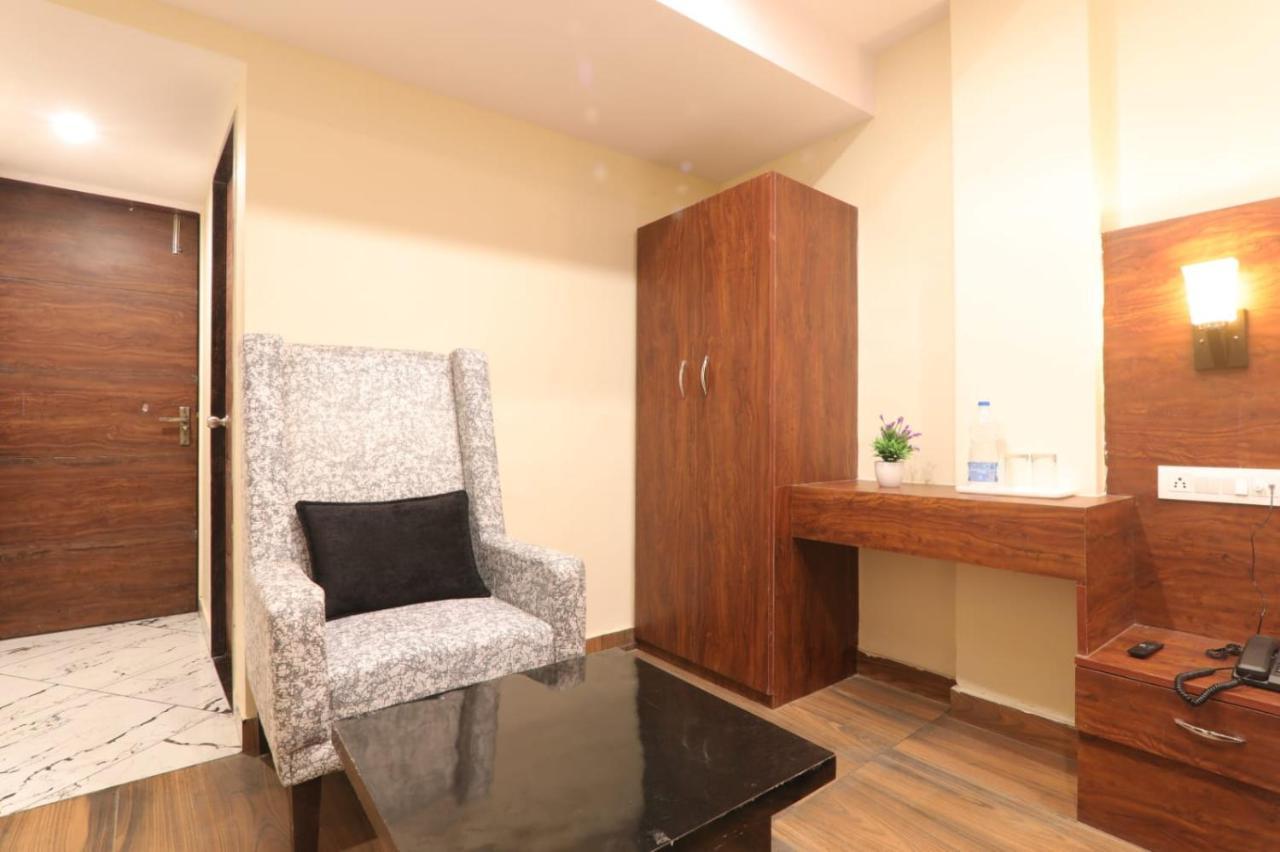 Hotel Blueark Lucknow Dış mekan fotoğraf