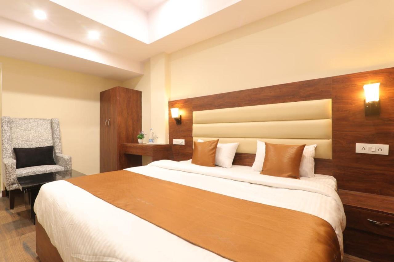 Hotel Blueark Lucknow Dış mekan fotoğraf