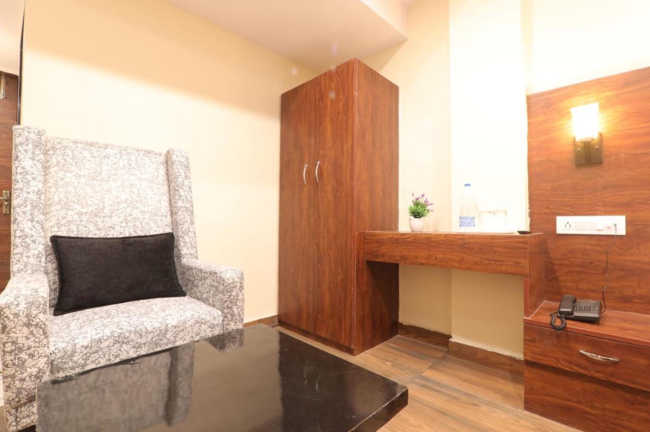 Hotel Blueark Lucknow Dış mekan fotoğraf